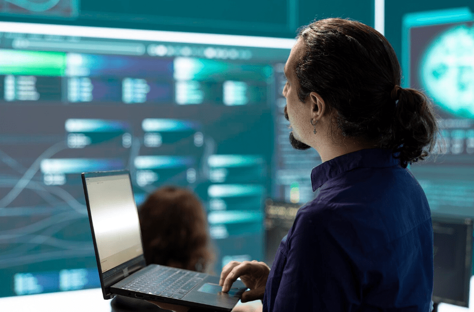 NOC: O que é e como ele contribui para a segurança e estabilidade da sua infraestrutura de TI